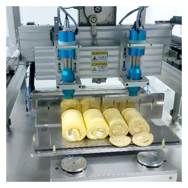 Автоматическая машина для резки булочек с корицей и самопромывкой лезвия